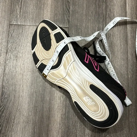 Women’s New Balance black sneakers Size 10 - Picture 6 of 7